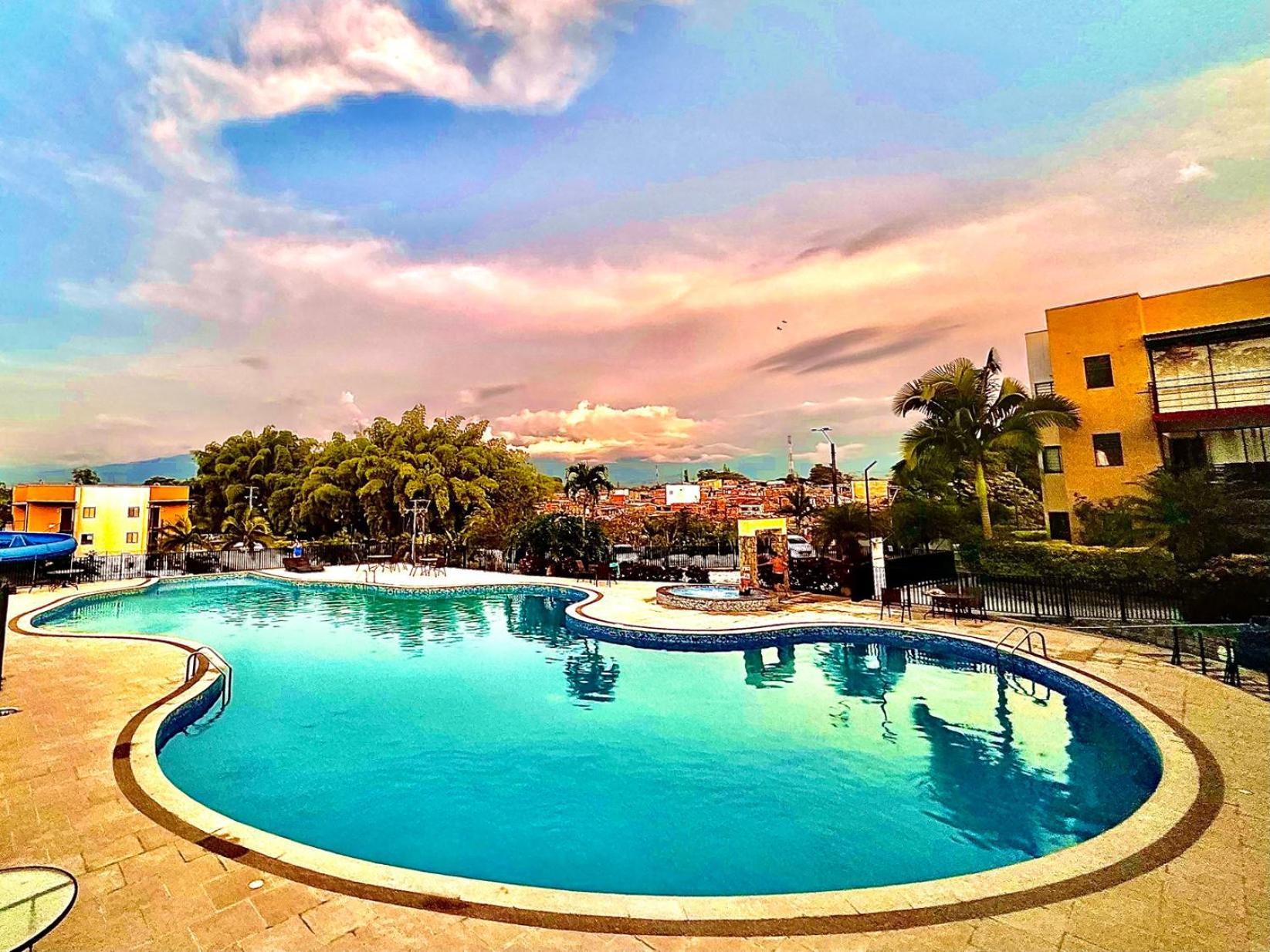 Apartamento Privado Vacacional A 5M Del Aeropuerto, 20 Minutos Del Parque Del Cafe Y Centro De Armenia Con 4 Piscinas, 3 Jacuzzi, Sauna By Molca Xperiences 2H Εξωτερικό φωτογραφία